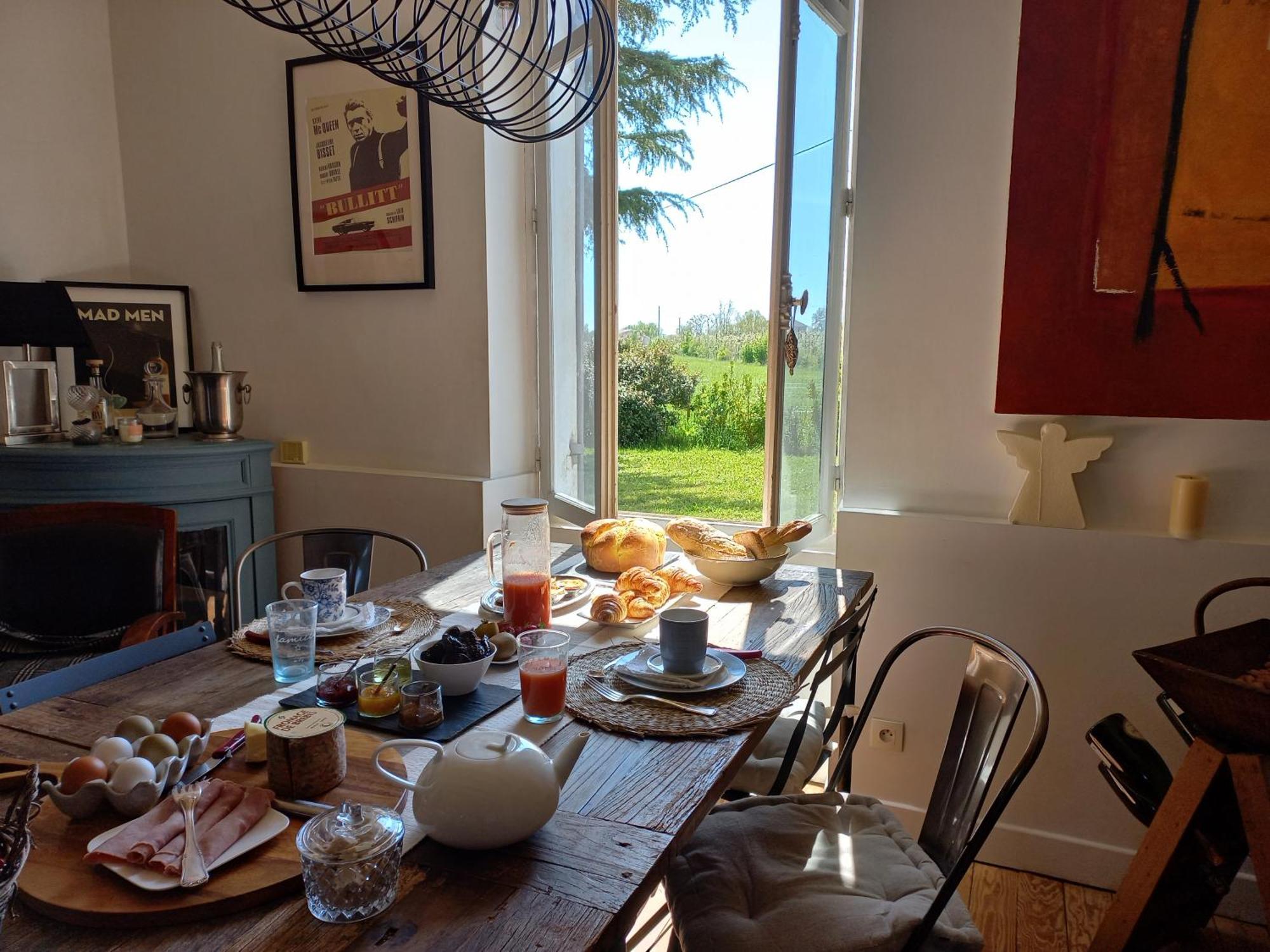 L' Embellie Sur Lot Bed & Breakfast Sainte-Livrade-sur-Lot Bagian luar foto