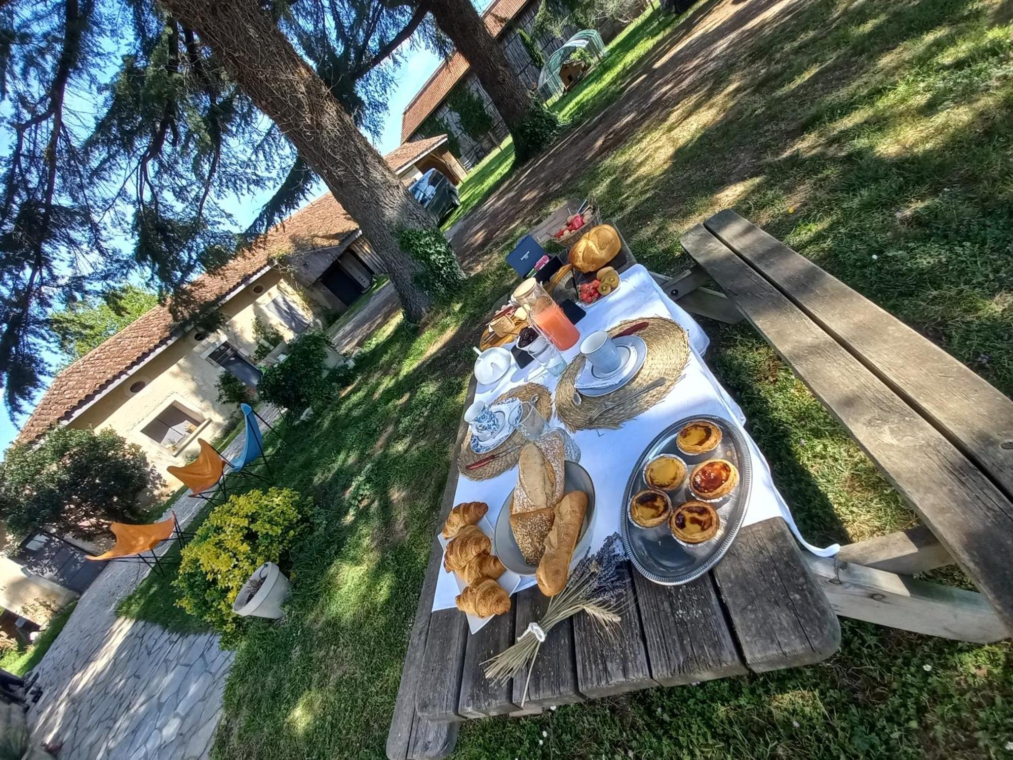 L' Embellie Sur Lot Bed & Breakfast Sainte-Livrade-sur-Lot Bagian luar foto