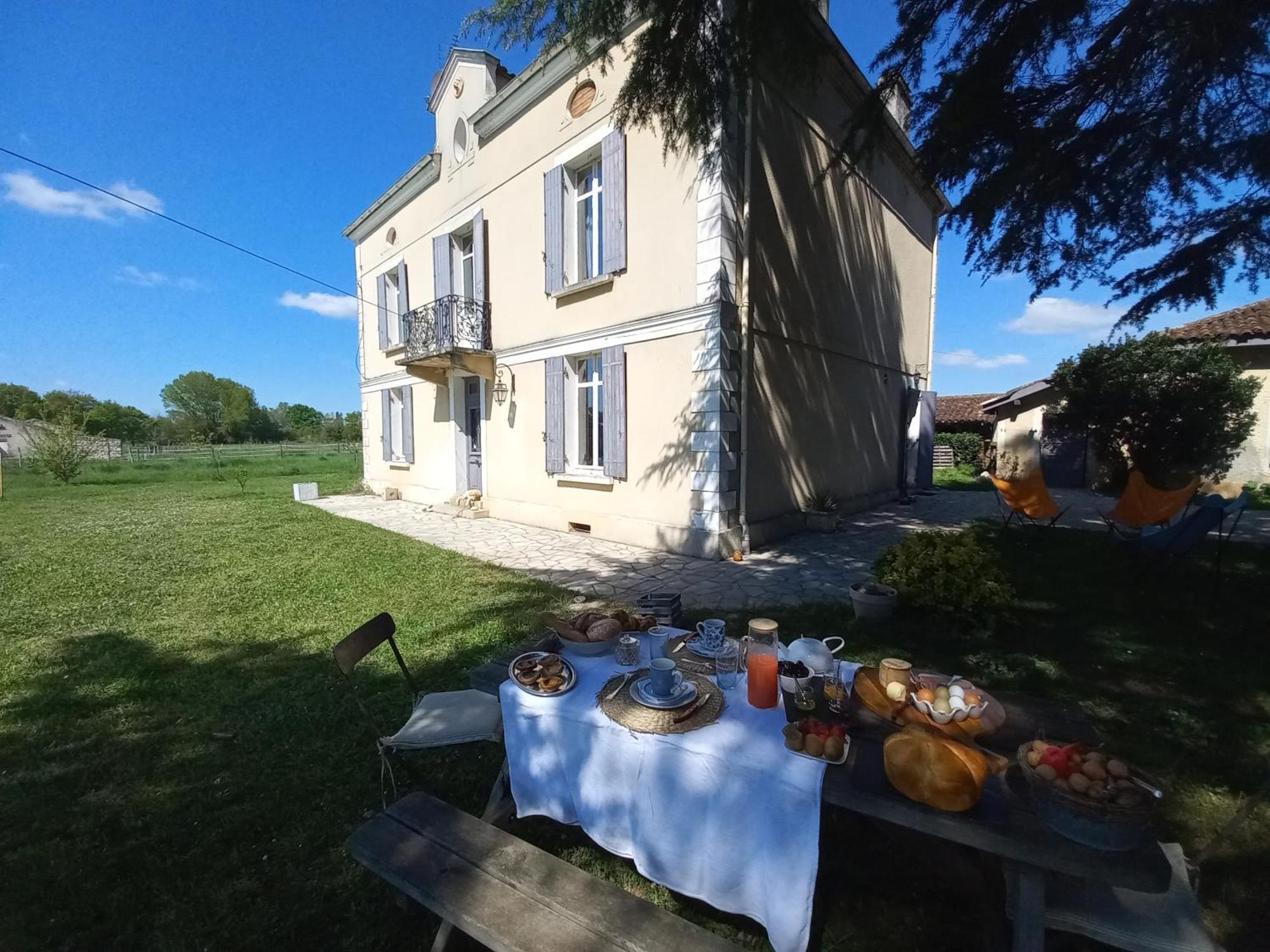 L' Embellie Sur Lot Bed & Breakfast Sainte-Livrade-sur-Lot Bagian luar foto